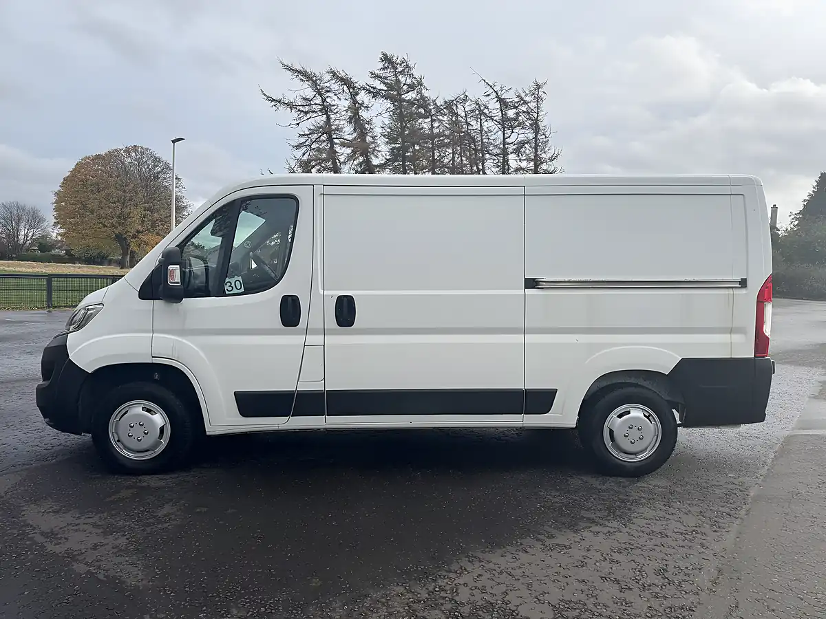 Used 2020 Citroen Relay X White - Interior and Exterior details 4