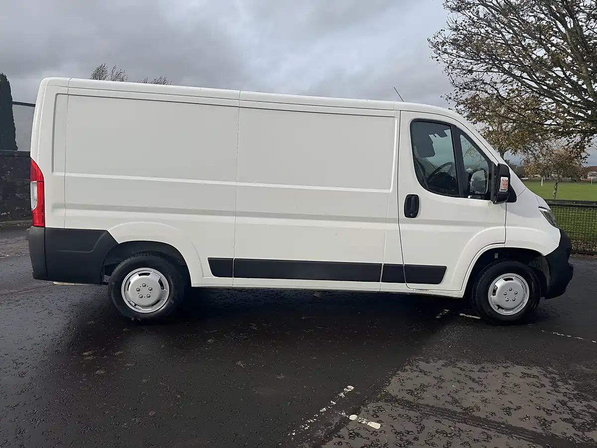 Used 2020 Citroen Relay X White - Interior and Exterior details 8