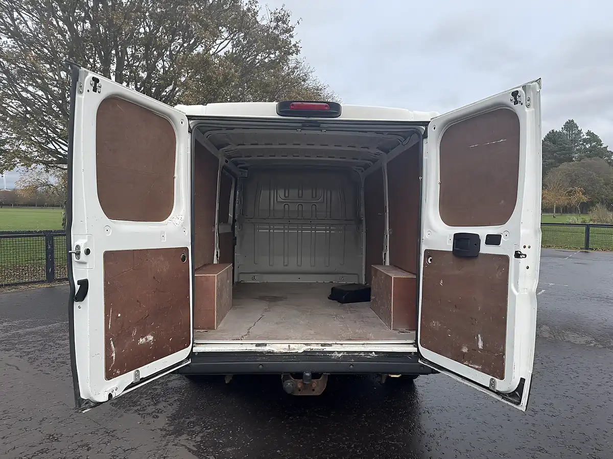 Used 2020 Citroen Relay X White - Interior and Exterior details 9