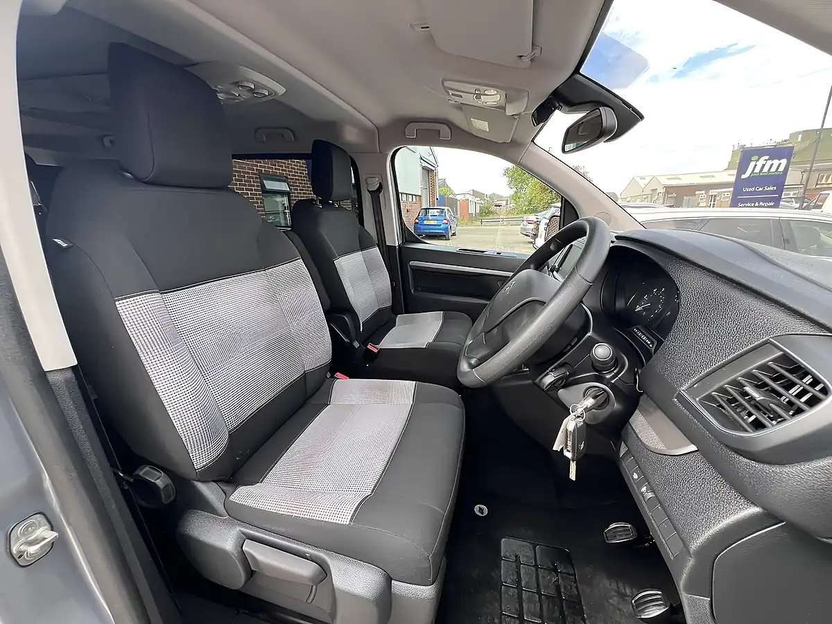 Used 2020 Citroen Spacetourer Feel M Artense Grey Met - Interior and Exterior details 14