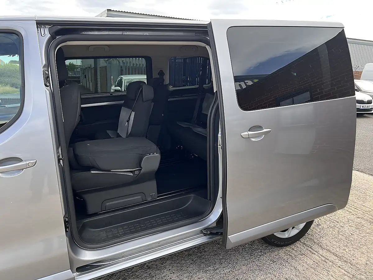 Used 2020 Citroen Spacetourer Feel M Artense Grey Met - Interior and Exterior details 16