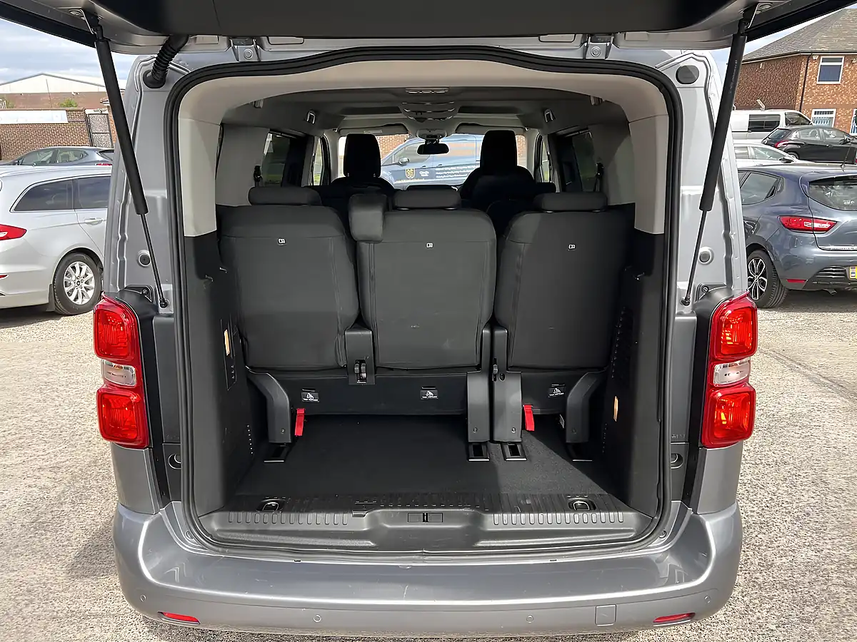Used 2020 Citroen Spacetourer Feel M Artense Grey Met - Interior and Exterior details 17
