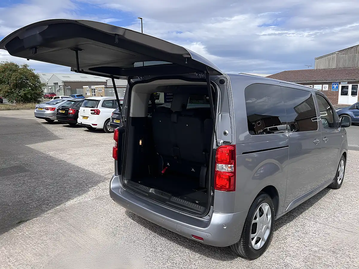 Used 2020 Citroen Spacetourer Feel M Artense Grey Met - Interior and Exterior details 18