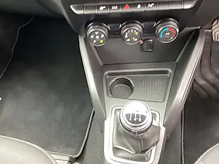 Used 2020 Dacia Duster Comfort Glacier White - Interior and Exterior details 12