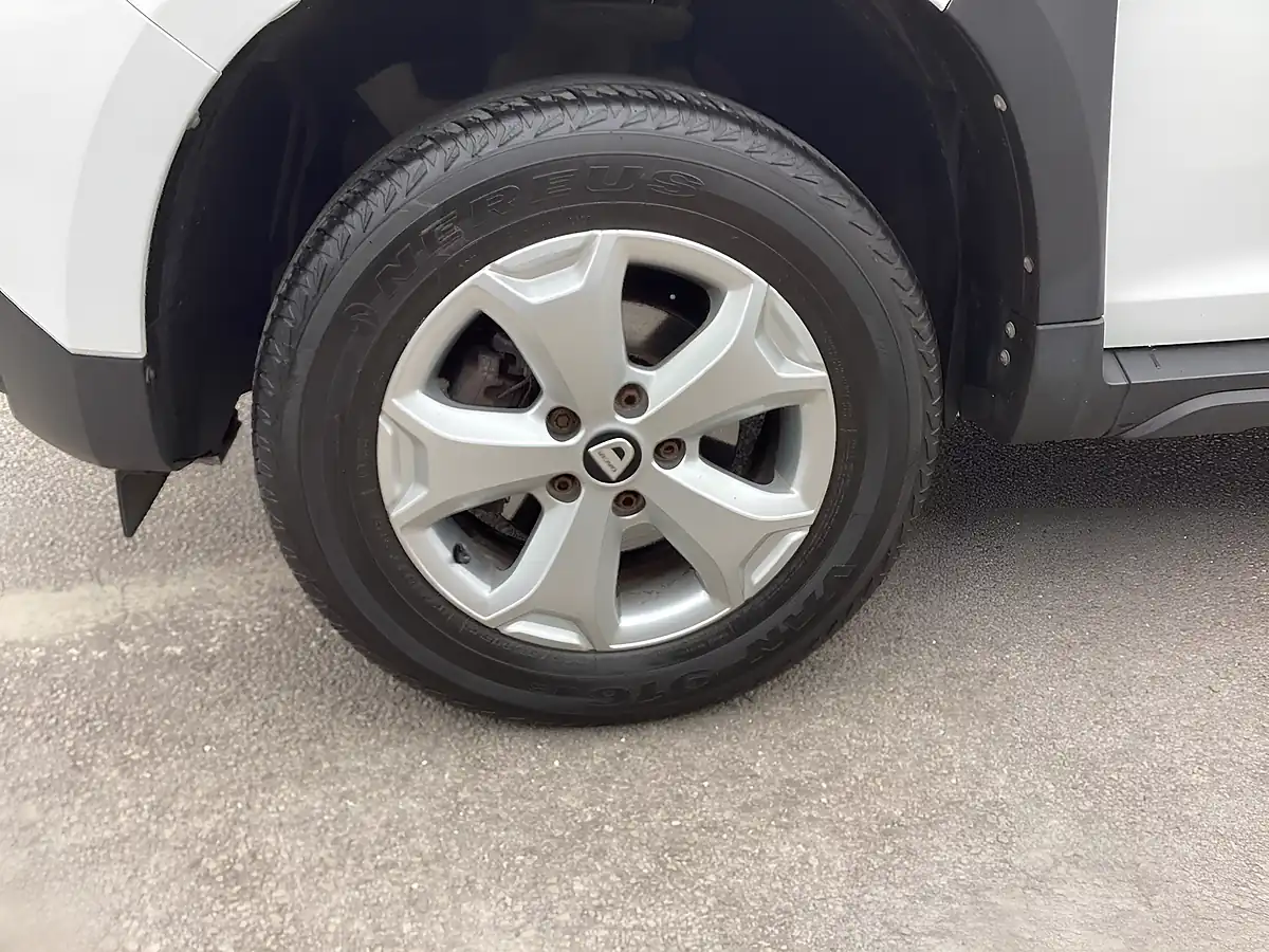 Used 2020 Dacia Duster Comfort Glacier White - Interior and Exterior details 15