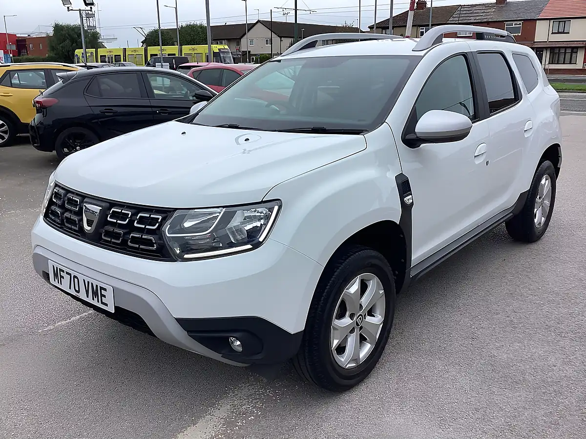 Used 2020 Dacia Duster Comfort Glacier White - Interior and Exterior details 5