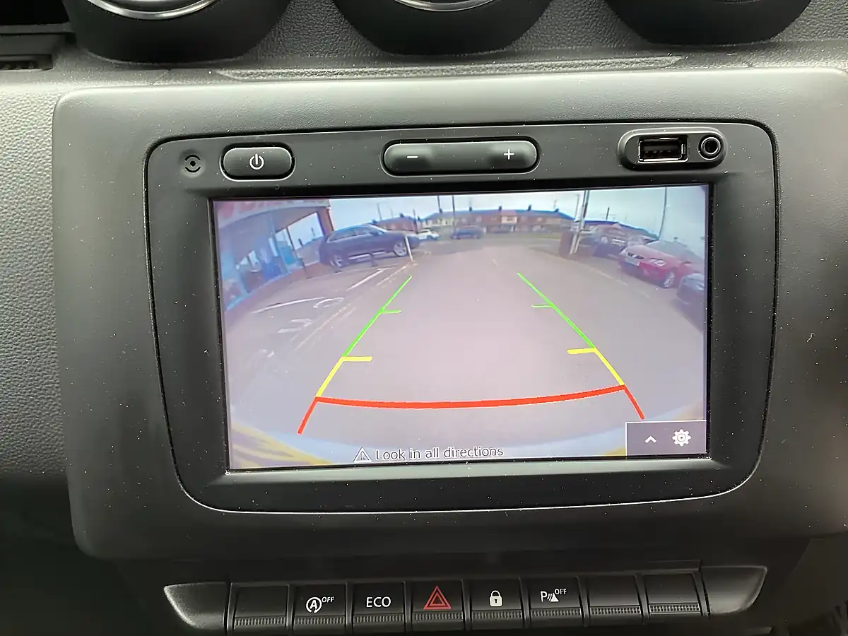 Used 2020 Dacia Duster Comfort Glacier White - Interior and Exterior details 7