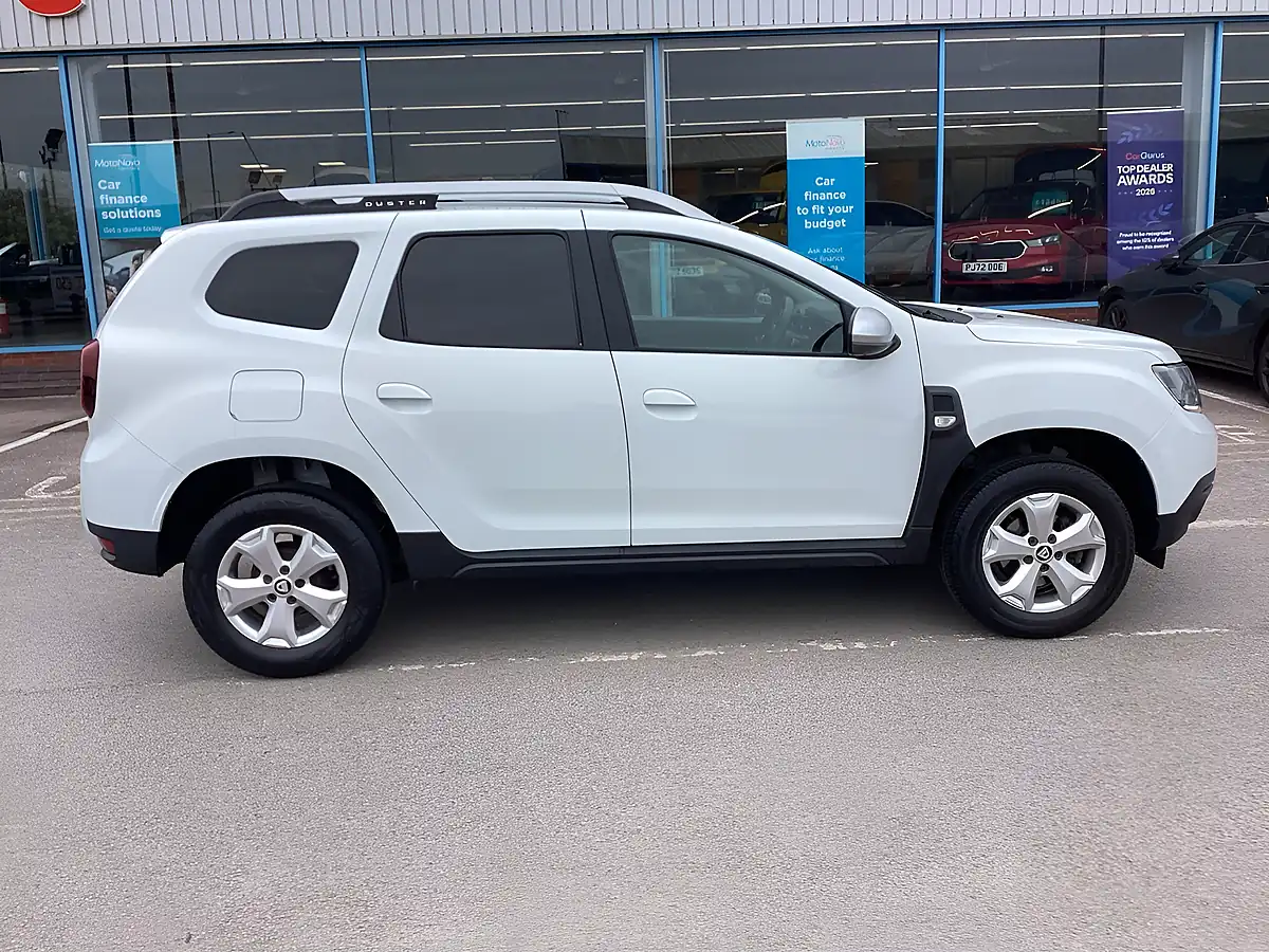 Used 2020 Dacia Duster Comfort Glacier White - Interior and Exterior details 8
