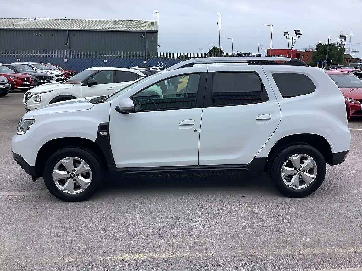 Used 2020 Dacia Duster Comfort Glacier White - Interior and Exterior details 9