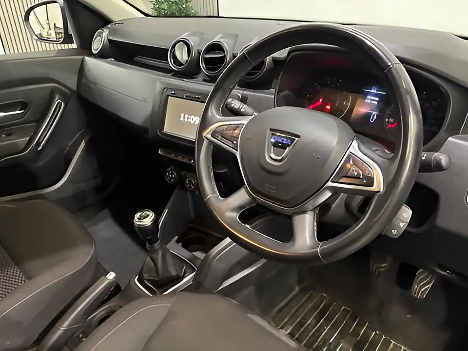 Used 2020 Dacia Duster Comfort Grey - Interior and Exterior details 3
