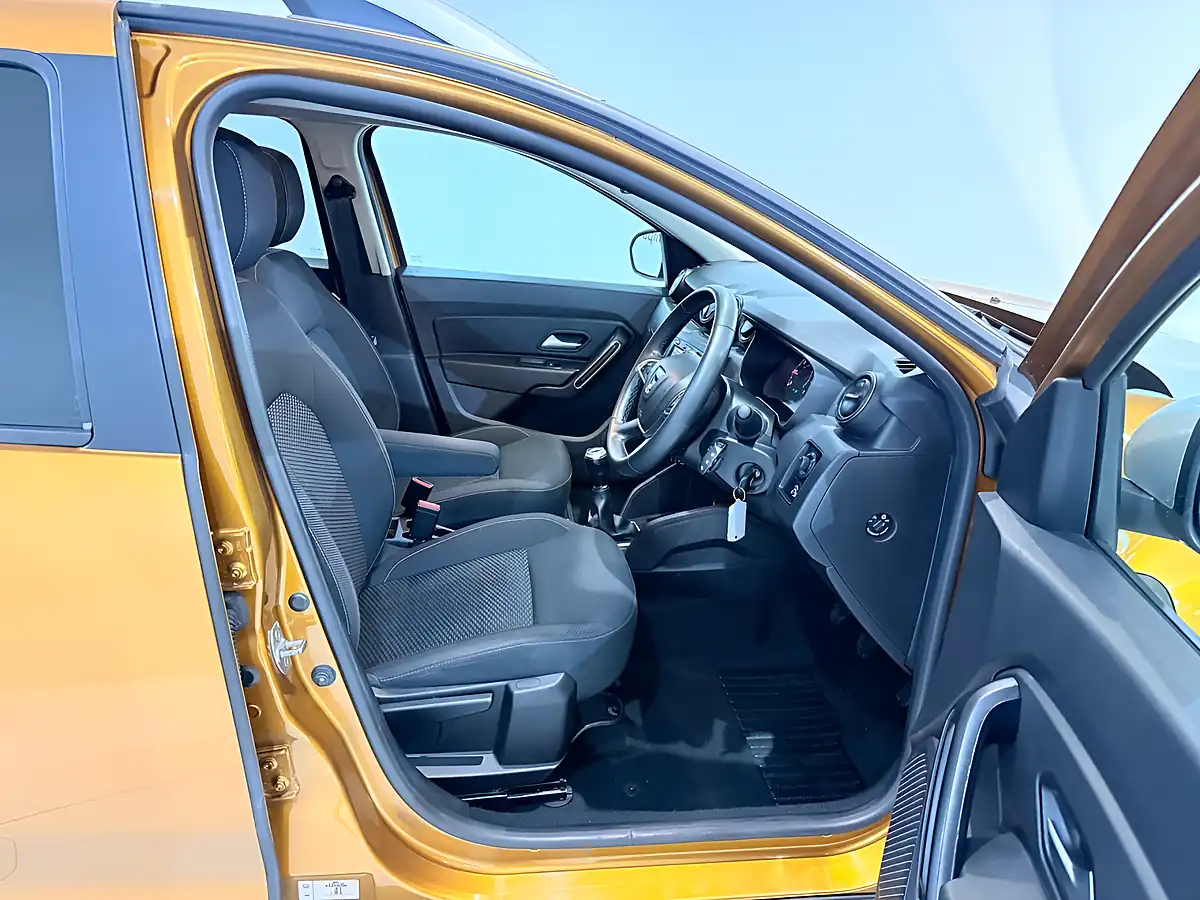 Used 2020 Dacia Duster Comfort Orange - Interior and Exterior details 18