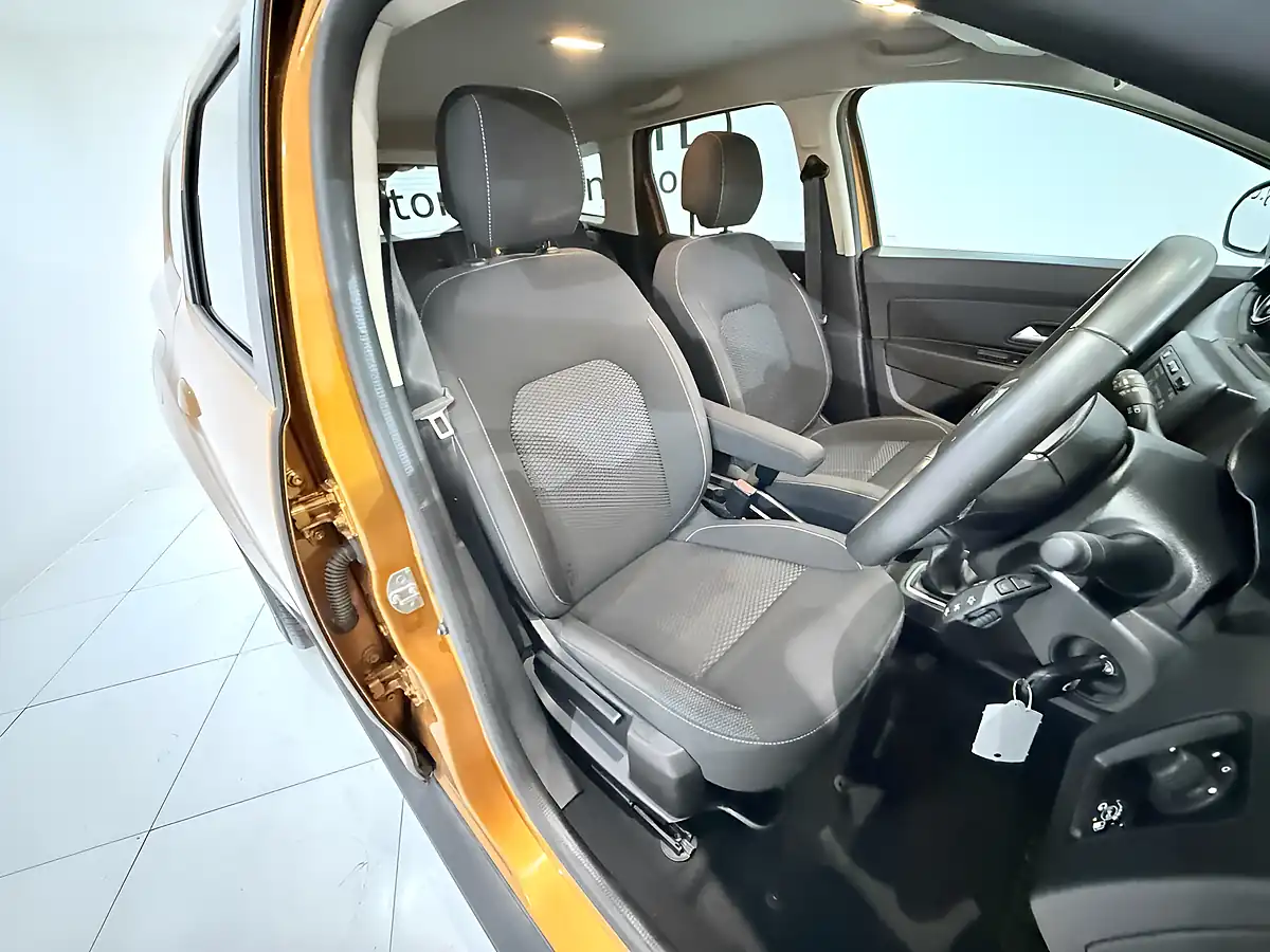 Used 2020 Dacia Duster Comfort Orange - Interior and Exterior details 20