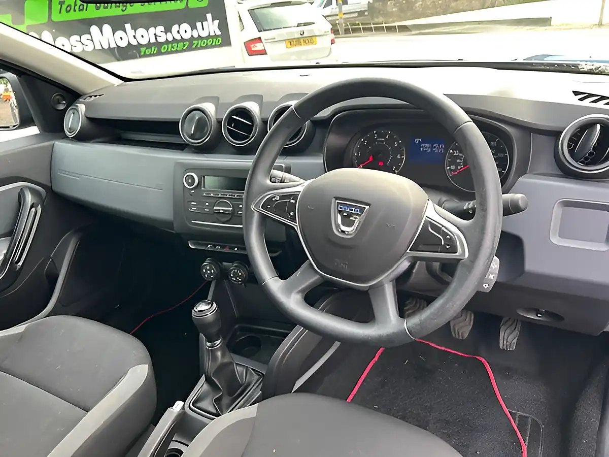 Used 2020 Dacia Duster Essential Blue - Interior and Exterior details 11