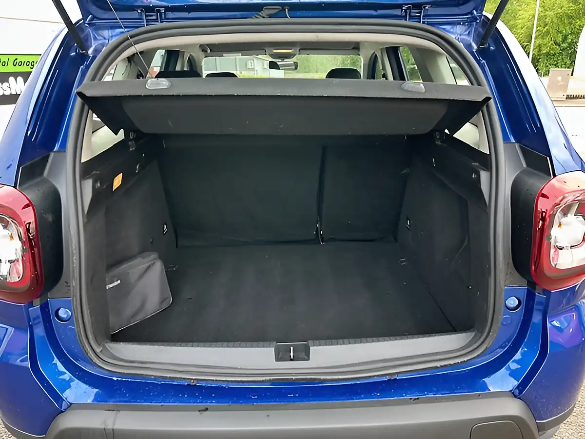 Used 2020 Dacia Duster Essential Blue - Interior and Exterior details 5