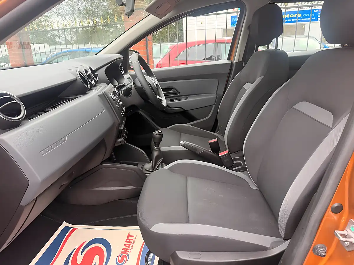 Used 2020 Dacia Duster Essential Orange - Interior and Exterior details 11