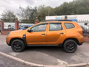 Used 2020 Dacia Duster Essential Orange - Interior and Exterior details 8