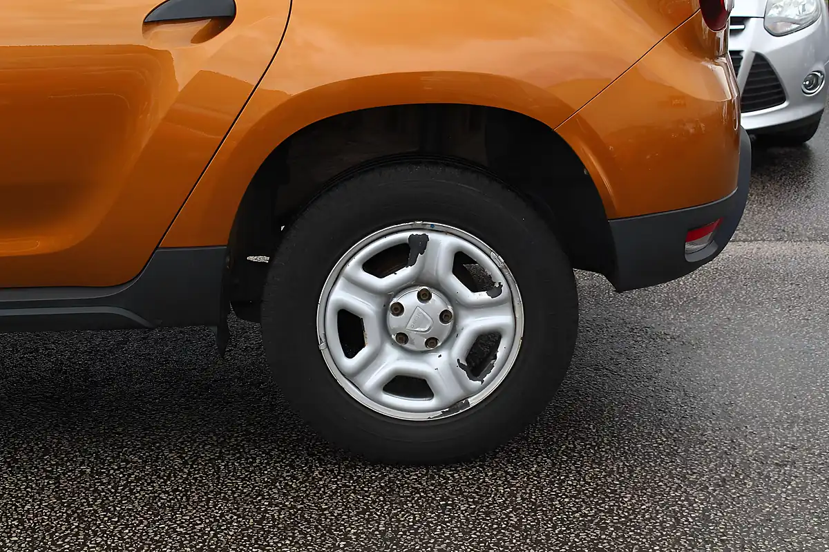 Used 2020 Dacia Duster Essential Orange - Interior and Exterior details 10