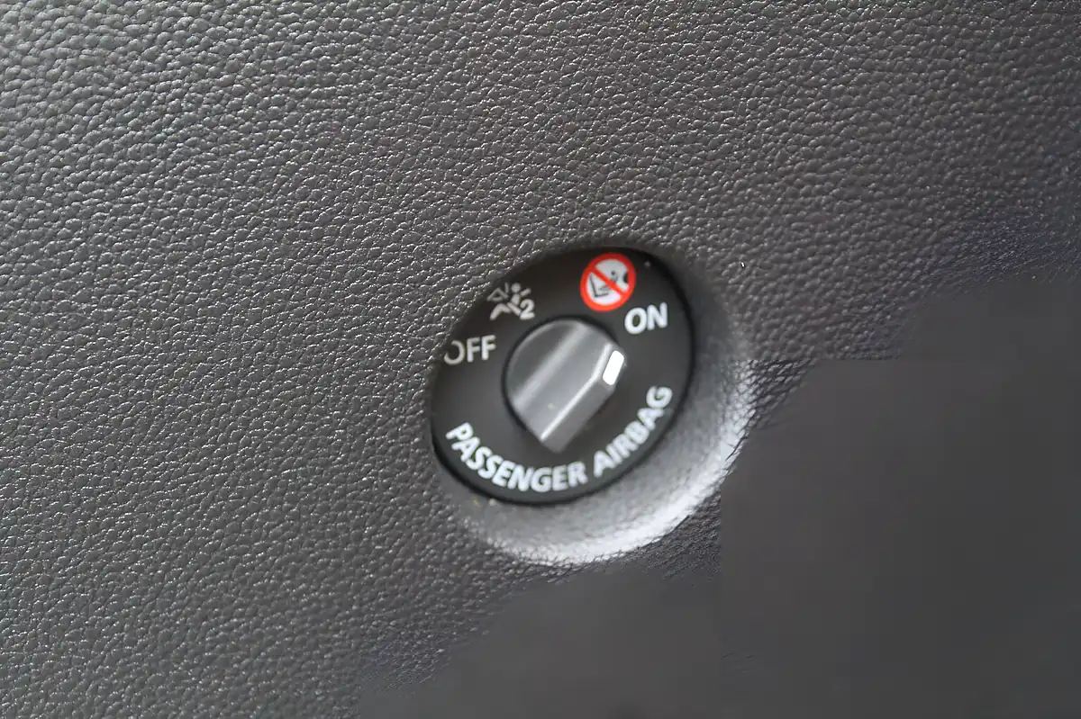 Used 2020 Dacia Duster Essential Orange - Interior and Exterior details 12