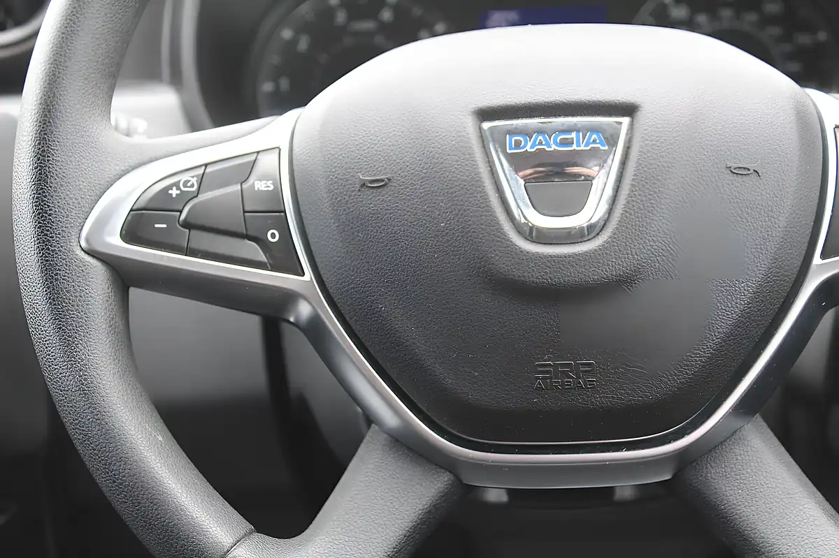 Used 2020 Dacia Duster Essential Orange - Interior and Exterior details 17