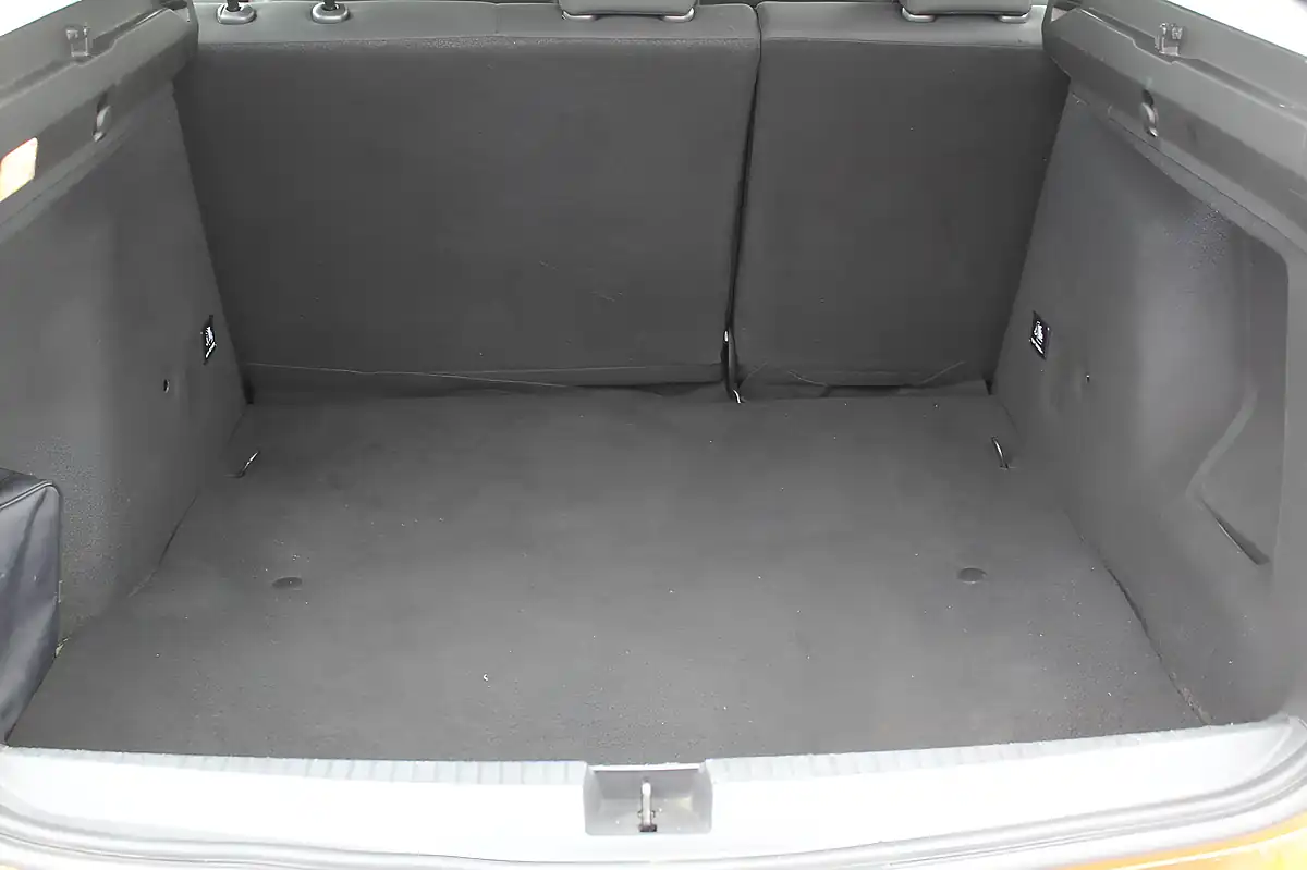 Used 2020 Dacia Duster Essential Orange - Interior and Exterior details 20