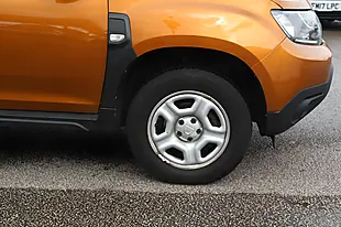 Used 2020 Dacia Duster Essential Orange - Interior and Exterior details 5