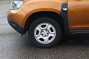 Used 2020 Dacia Duster Essential Orange - Interior and Exterior details 8