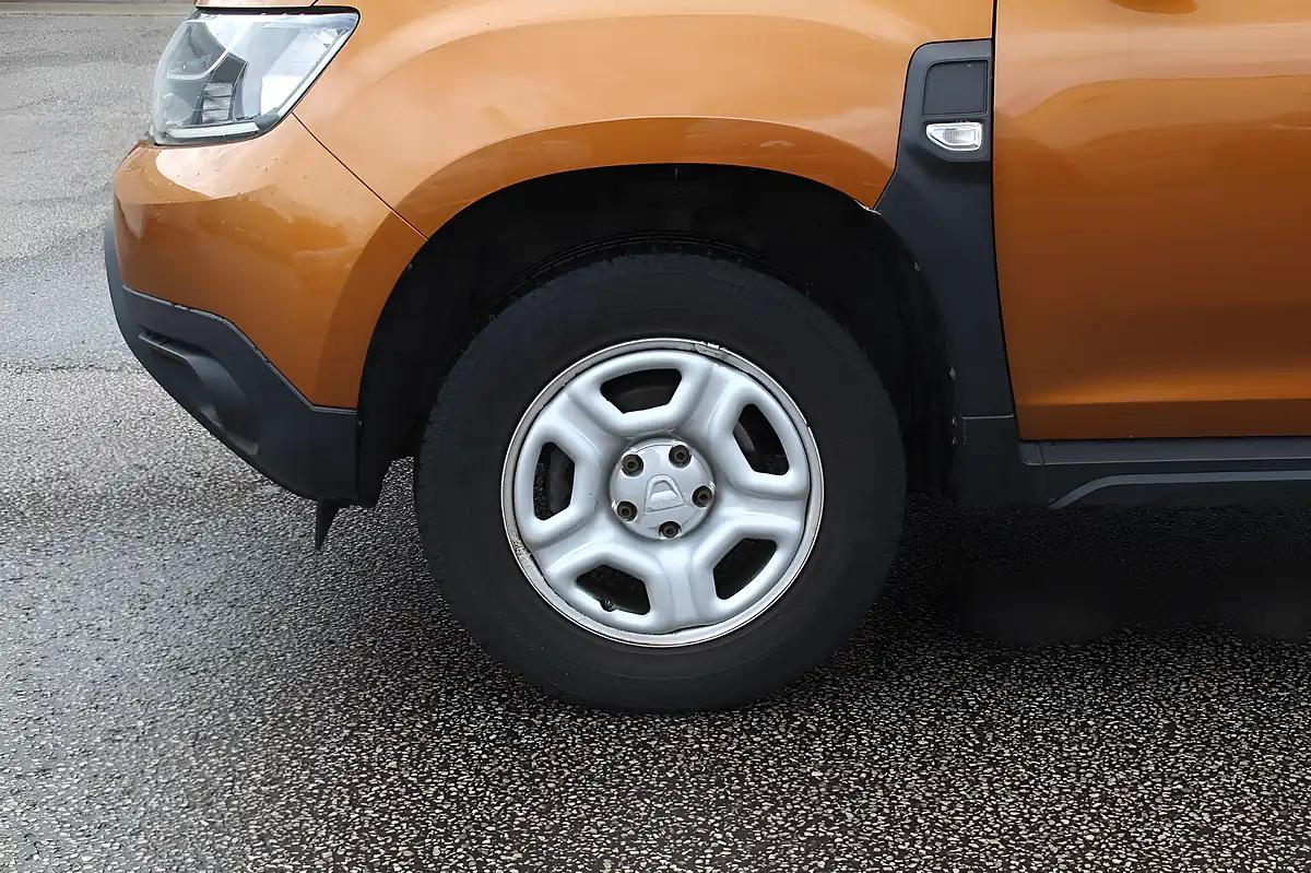 Used 2020 Dacia Duster Essential Orange - Interior and Exterior details 8