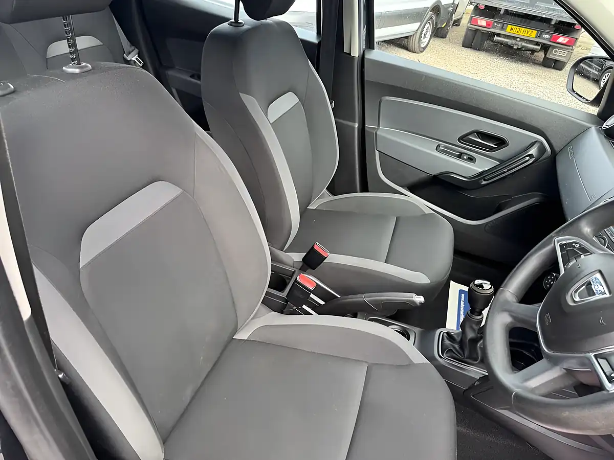 Used 2020 Dacia Duster Essential Slate Grey - Interior and Exterior details 18