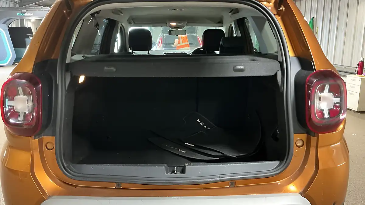 Used 2020 Dacia Duster Prestige Orange - Interior and Exterior details 7