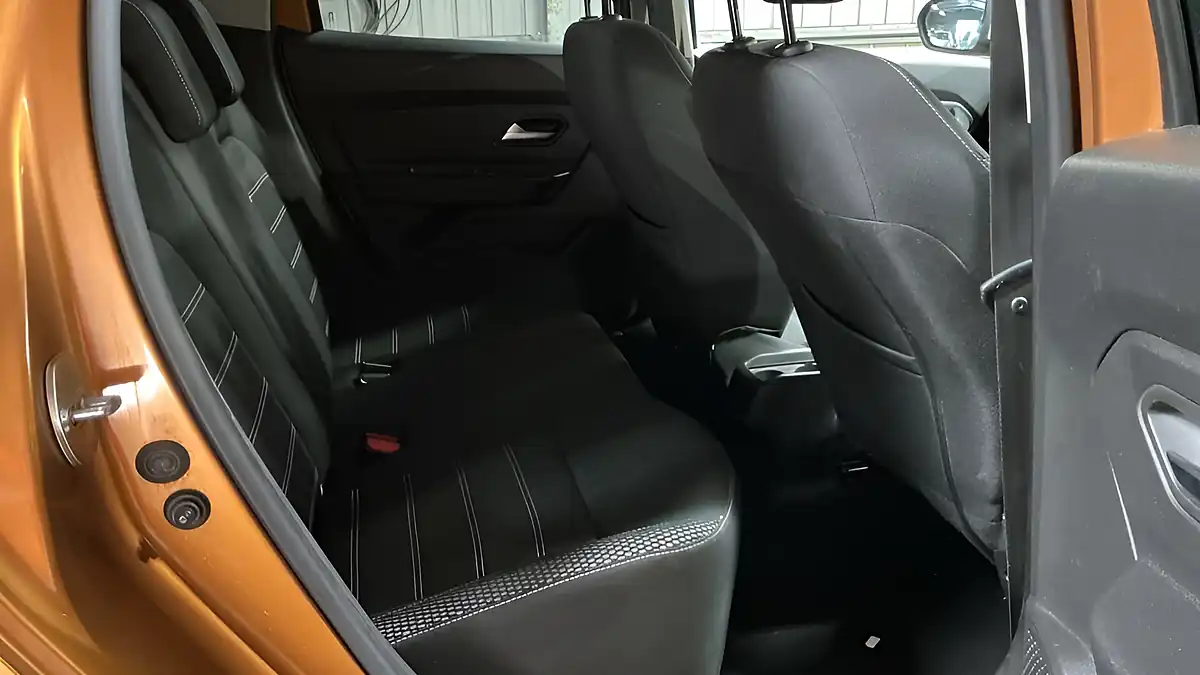Used 2020 Dacia Duster Prestige Orange - Interior and Exterior details 8