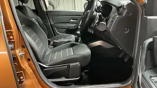Used 2020 Dacia Duster Prestige Orange - Interior and Exterior details 9