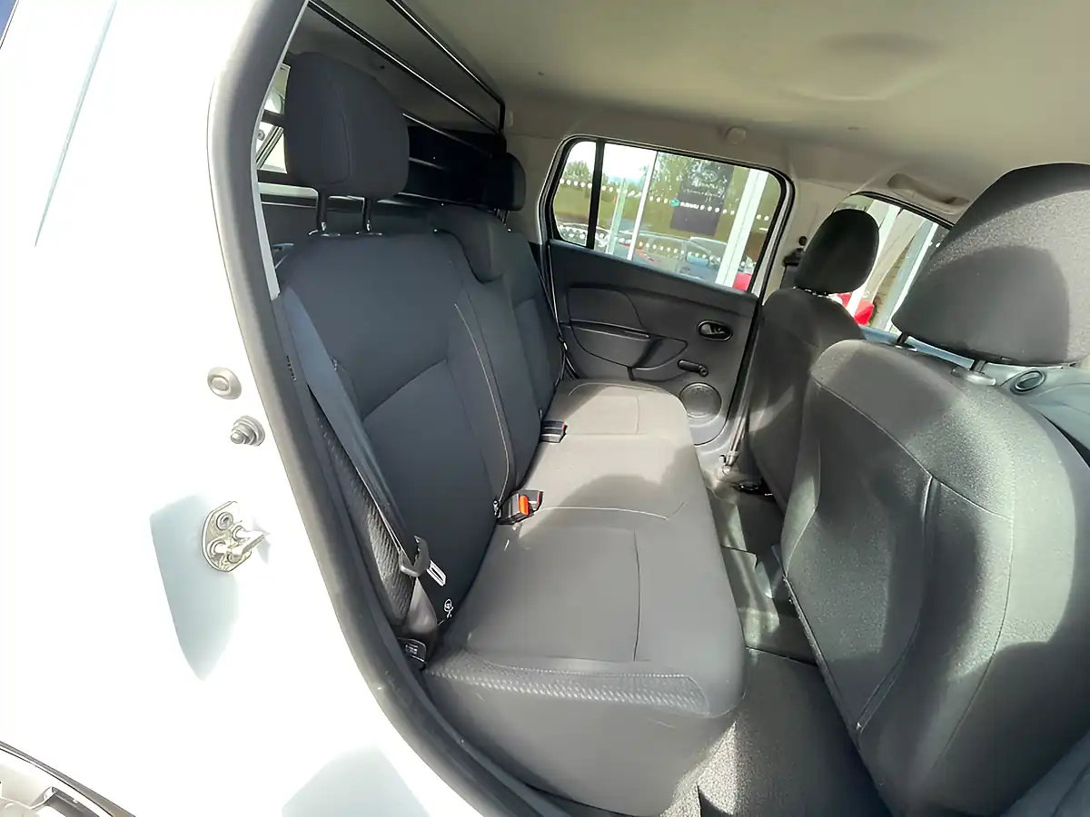 Used 2020 Dacia Logan Essential White - Interior and Exterior details 12