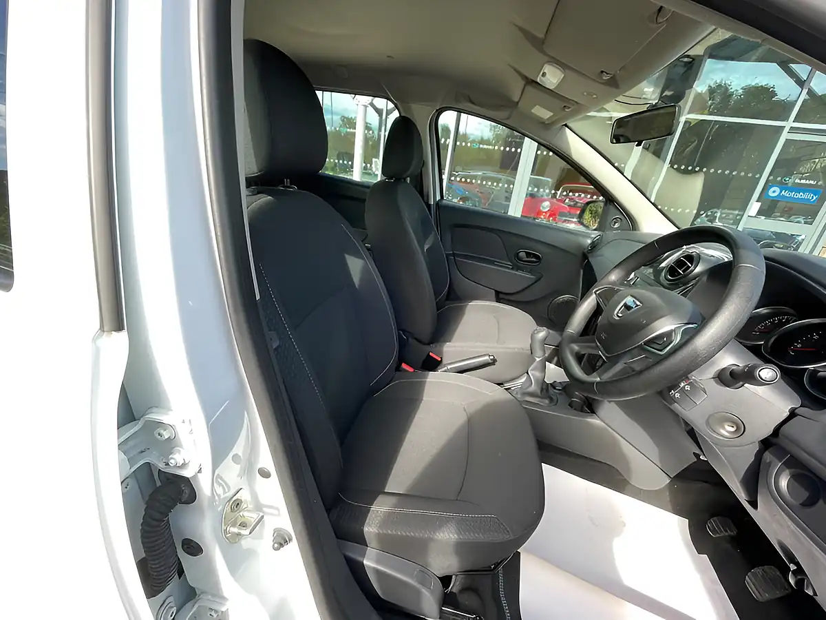 Used 2020 Dacia Logan Essential White - Interior and Exterior details 14