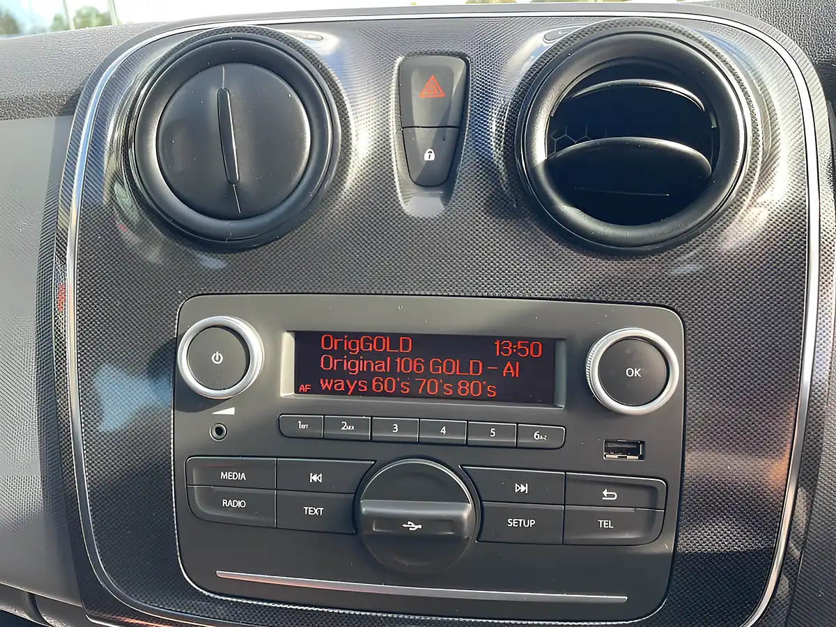 Used 2020 Dacia Logan Essential White - Interior and Exterior details 19