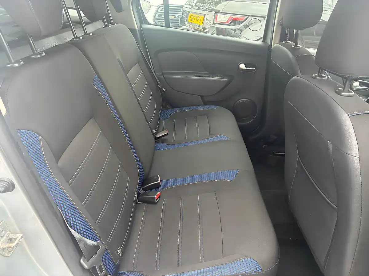 Used 2020 Dacia Logan Mcv Stepway Se Twenty Highland Grey - Interior and Exterior details 14