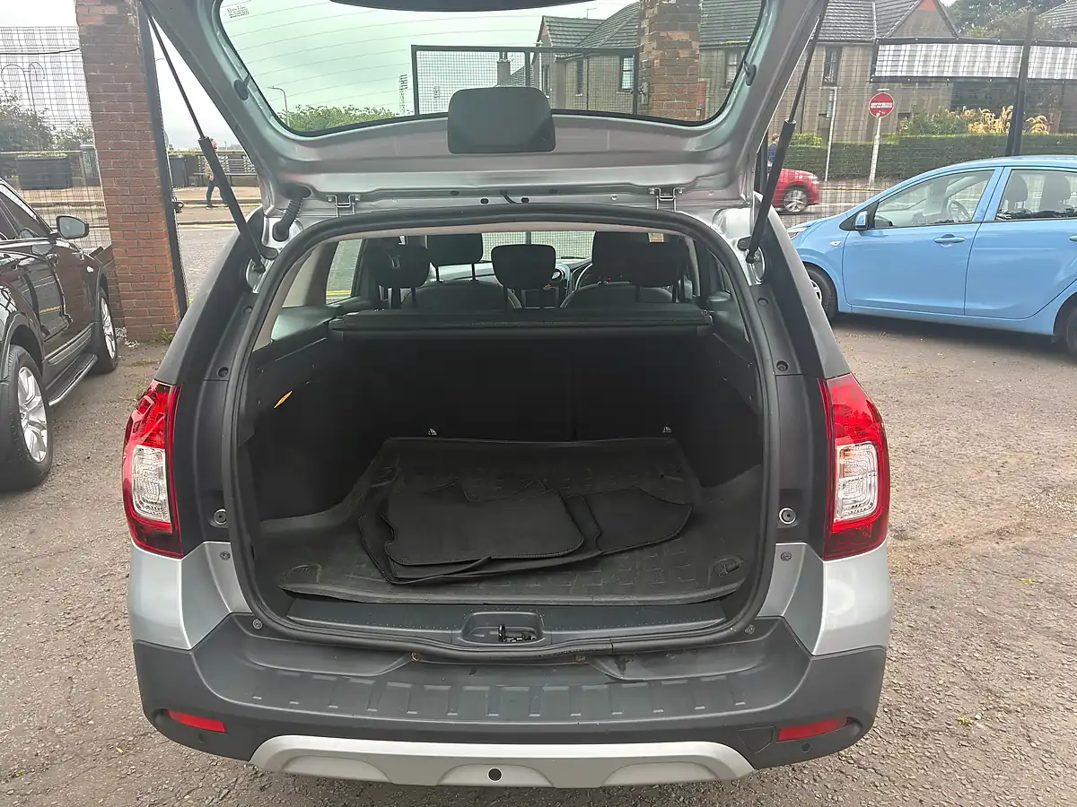 Used 2020 Dacia Logan Mcv Stepway Se Twenty Highland Grey - Interior and Exterior details 15