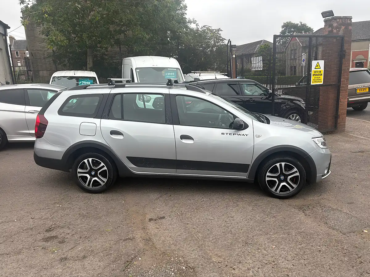 Used 2020 Dacia Logan Mcv Stepway Se Twenty Highland Grey - Interior and Exterior details 2