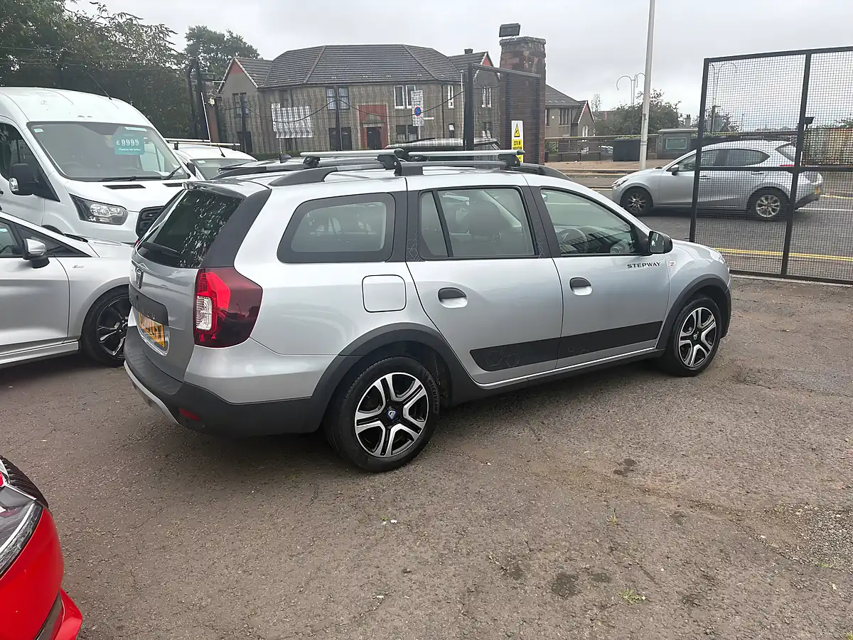 Used 2020 Dacia Logan Mcv Stepway Se Twenty Highland Grey - Interior and Exterior details 3