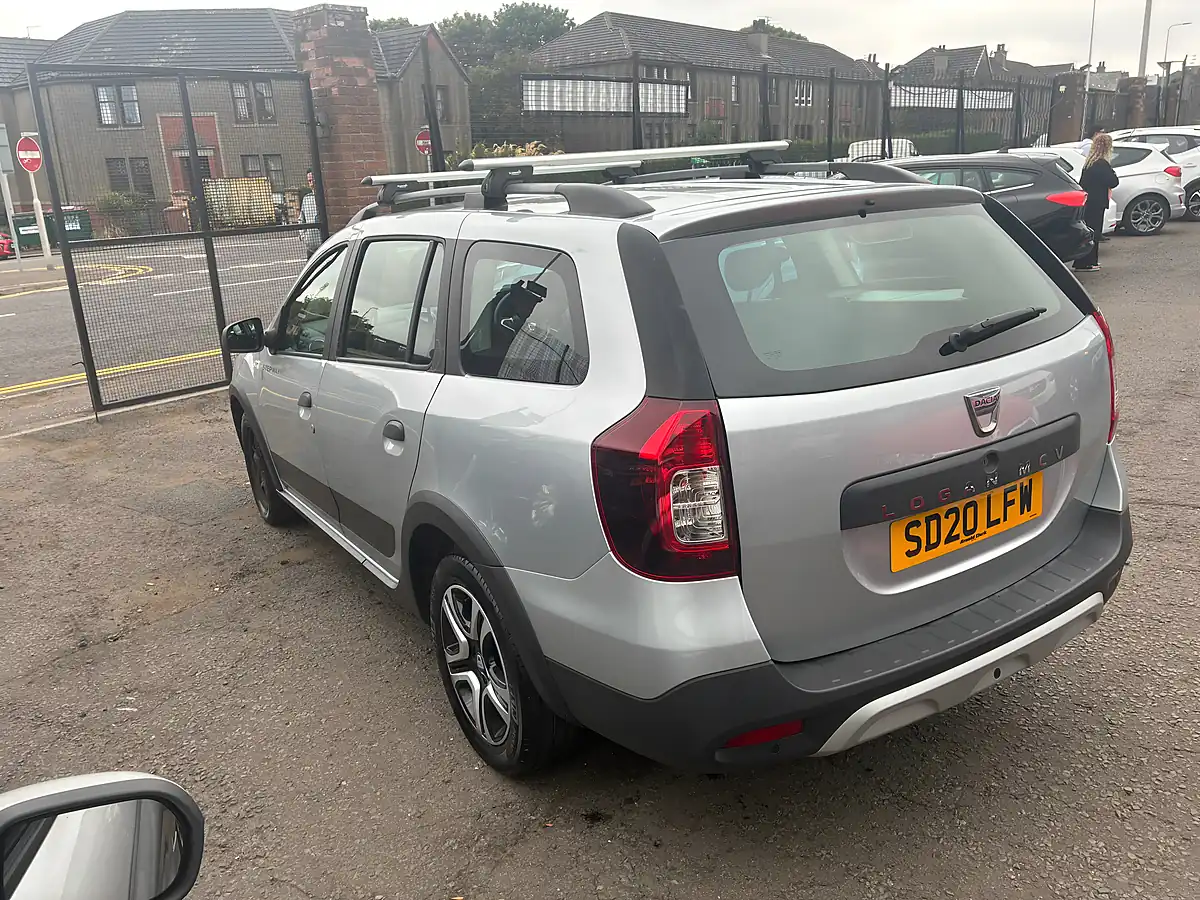 Used 2020 Dacia Logan Mcv Stepway Se Twenty Highland Grey - Interior and Exterior details 5