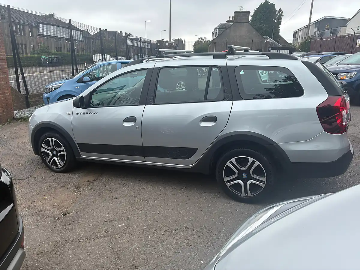 Used 2020 Dacia Logan Mcv Stepway Se Twenty Highland Grey - Interior and Exterior details 7