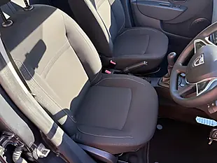 Used 2020 Dacia Sandero Essential Grey - Interior and Exterior details 10
