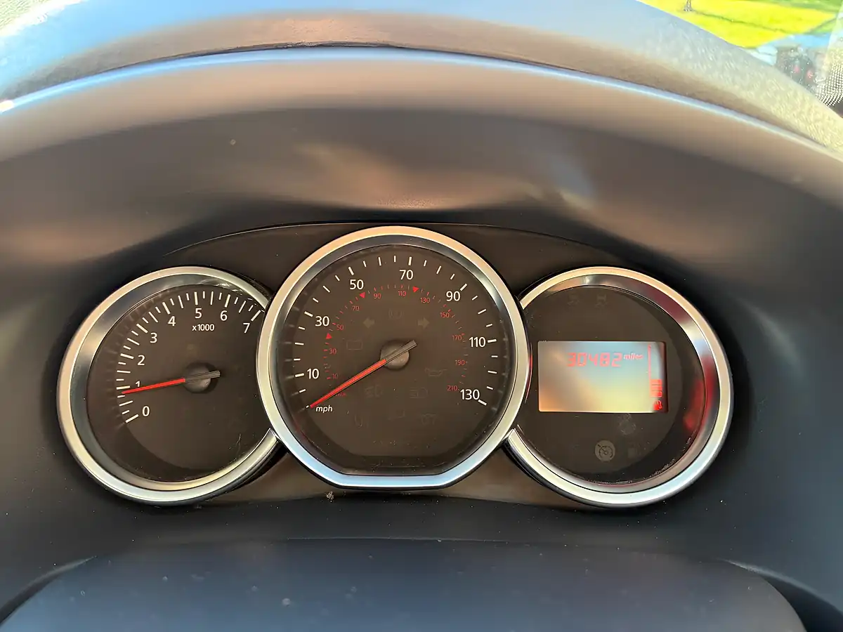 Used 2020 Dacia Sandero Essential Grey - Interior and Exterior details 14