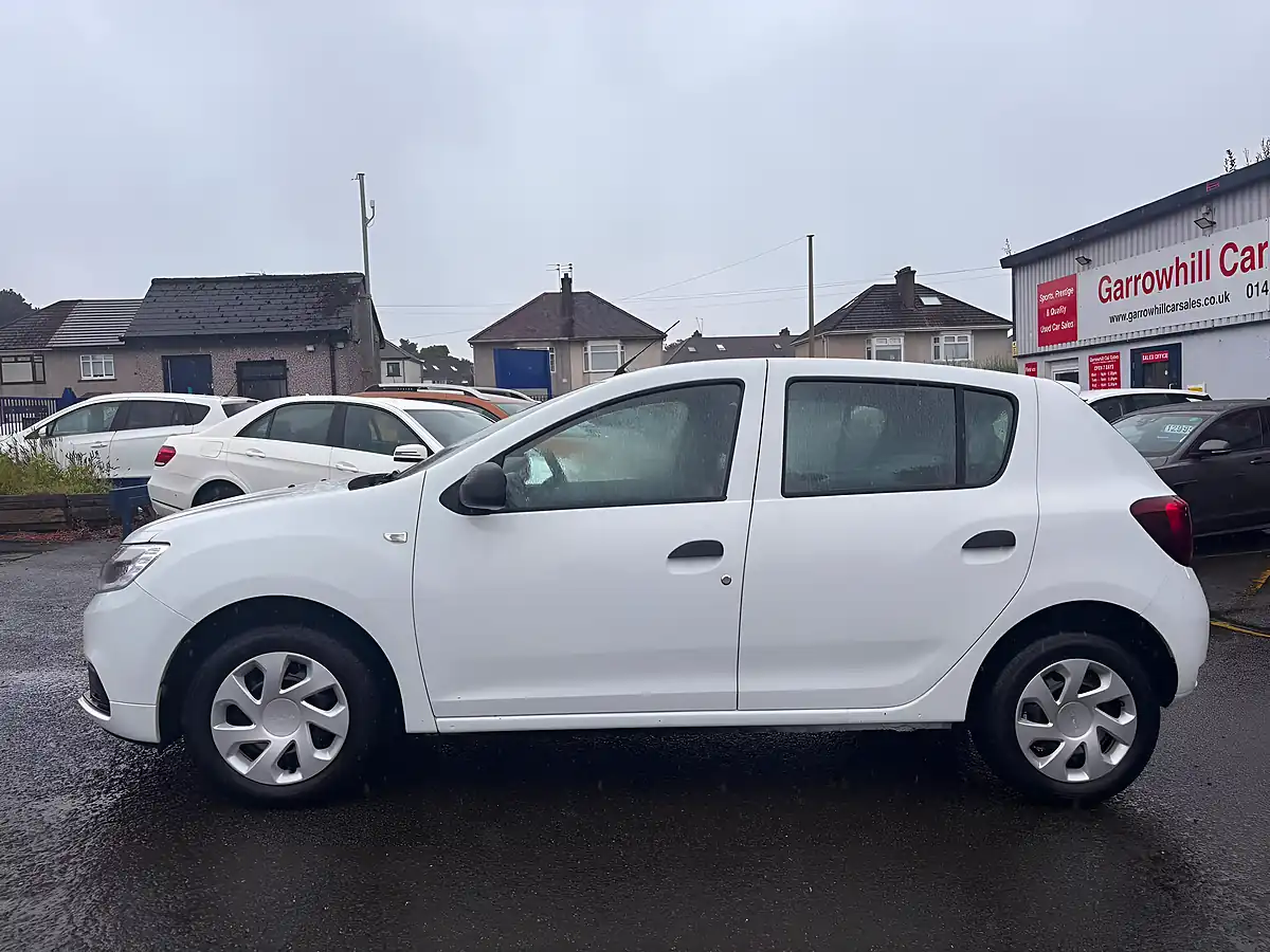 Used 2020 Dacia Sandero Essential White - Interior and Exterior details 6