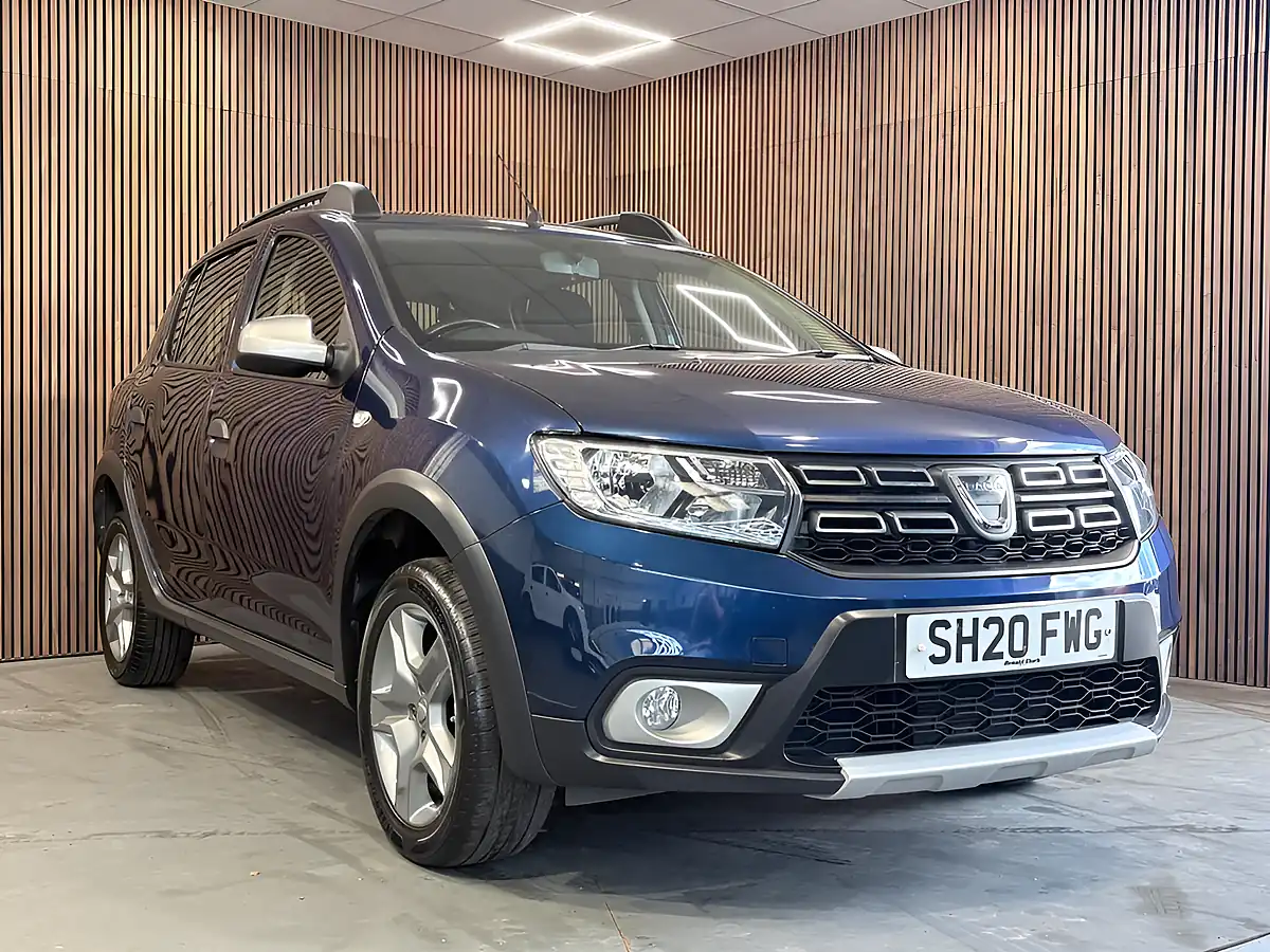 Used 2020 Dacia Sandero Stepway Comfort Blue - Front View