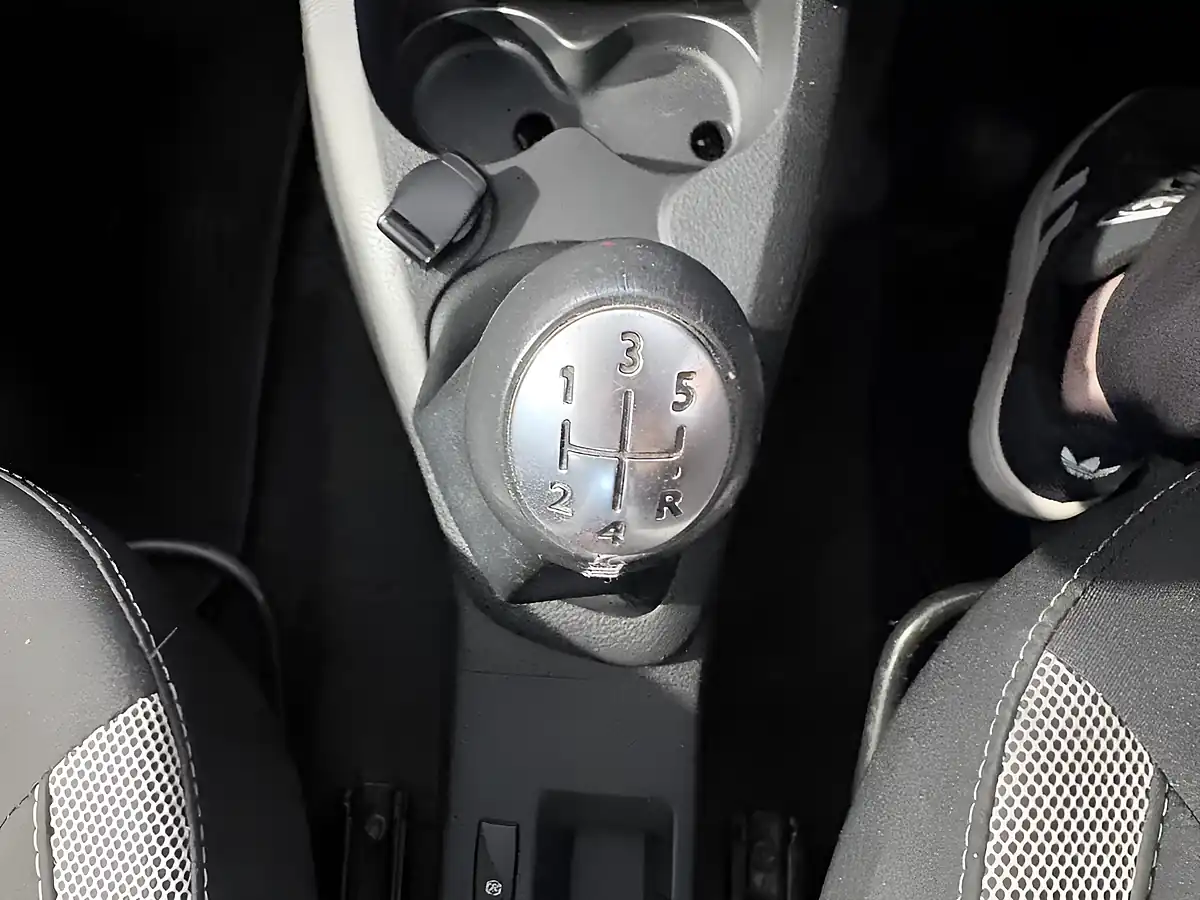 Used 2020 Dacia Sandero Stepway Comfort Blue - Interior and Exterior details 10