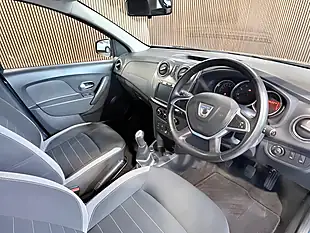 Used 2020 Dacia Sandero Stepway Comfort Blue - Interior and Exterior details 11