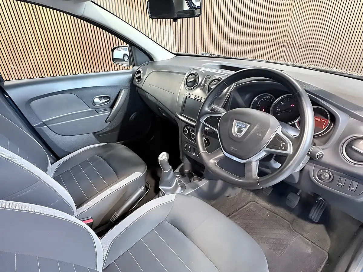 Used 2020 Dacia Sandero Stepway Comfort Blue - Interior and Exterior details 11