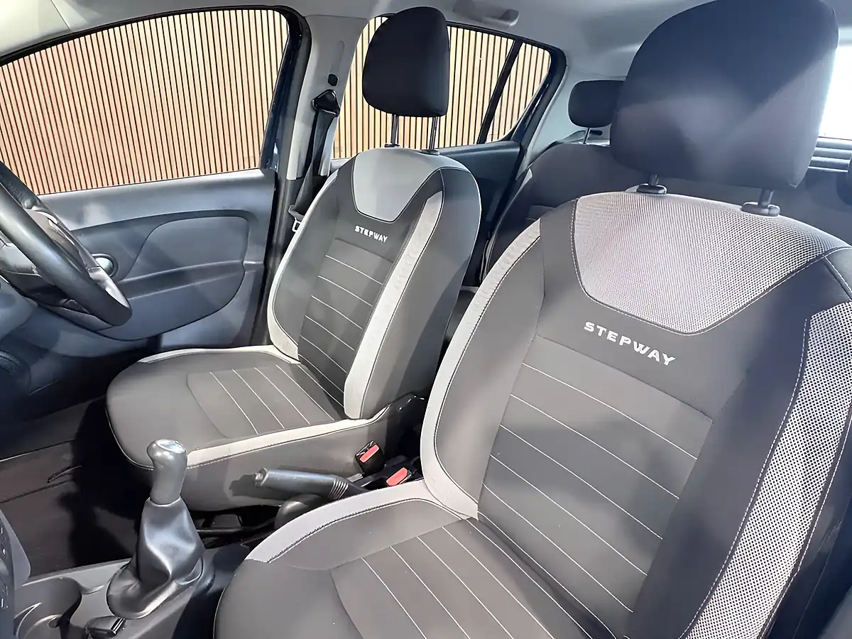 Used 2020 Dacia Sandero Stepway Comfort Blue - Interior and Exterior details 12