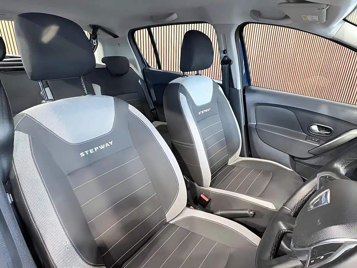 Used 2020 Dacia Sandero Stepway Comfort Blue - Interior and Exterior details 13