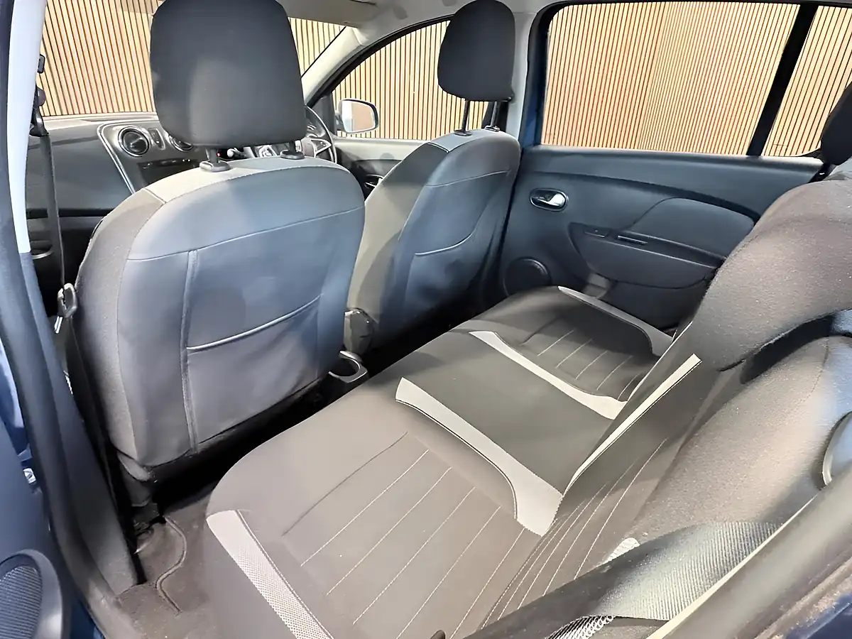 Used 2020 Dacia Sandero Stepway Comfort Blue - Interior and Exterior details 15